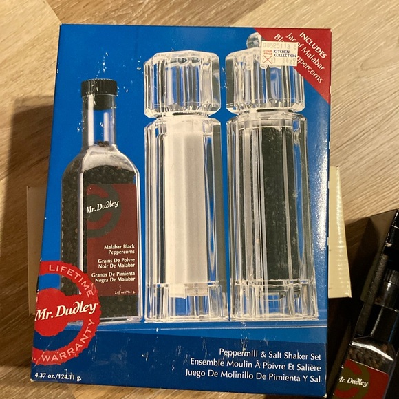 - NIB Mr Dudley Peppermill Salt Shaker Set 🧂✨ - Picture 2 of 14